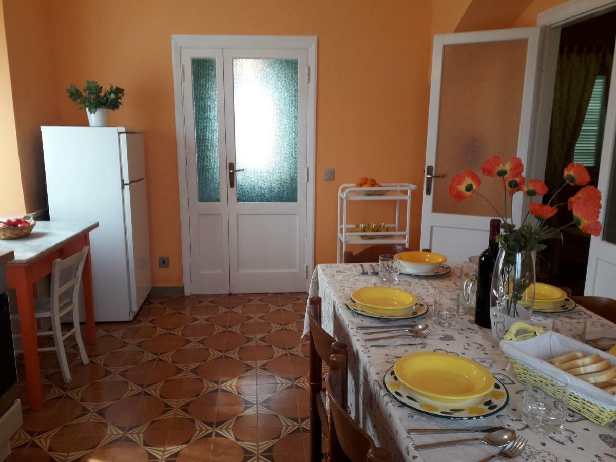 Alle Preci Country House Santa Restituta Exterior foto
